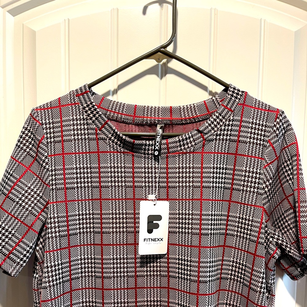 Beautiful new dress.  Fitnexx.